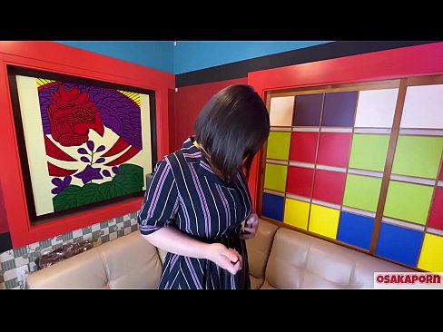 ❤️ Cutie Japanese pẹlu awọn omu nla ṣe baraenisere pẹlu awọn nkan isere ibalopọ ati pe o ni orgasm kan. O sọrọ ninu ifọrọwanilẹnuwo kan nipa iriri onibaje rẹ. Awọn ori omu nla ati obo ti o ni irun ti n kerora. Osaka onihoho ❤️ Ohun onihoho ti ile  ️❤